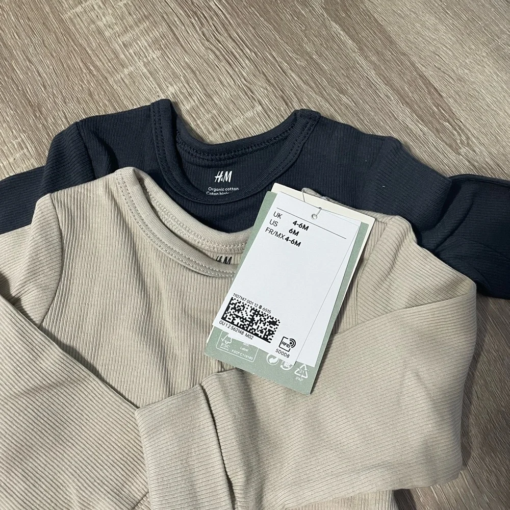 H&M Ribbed Onesies - Picture 2 of 3